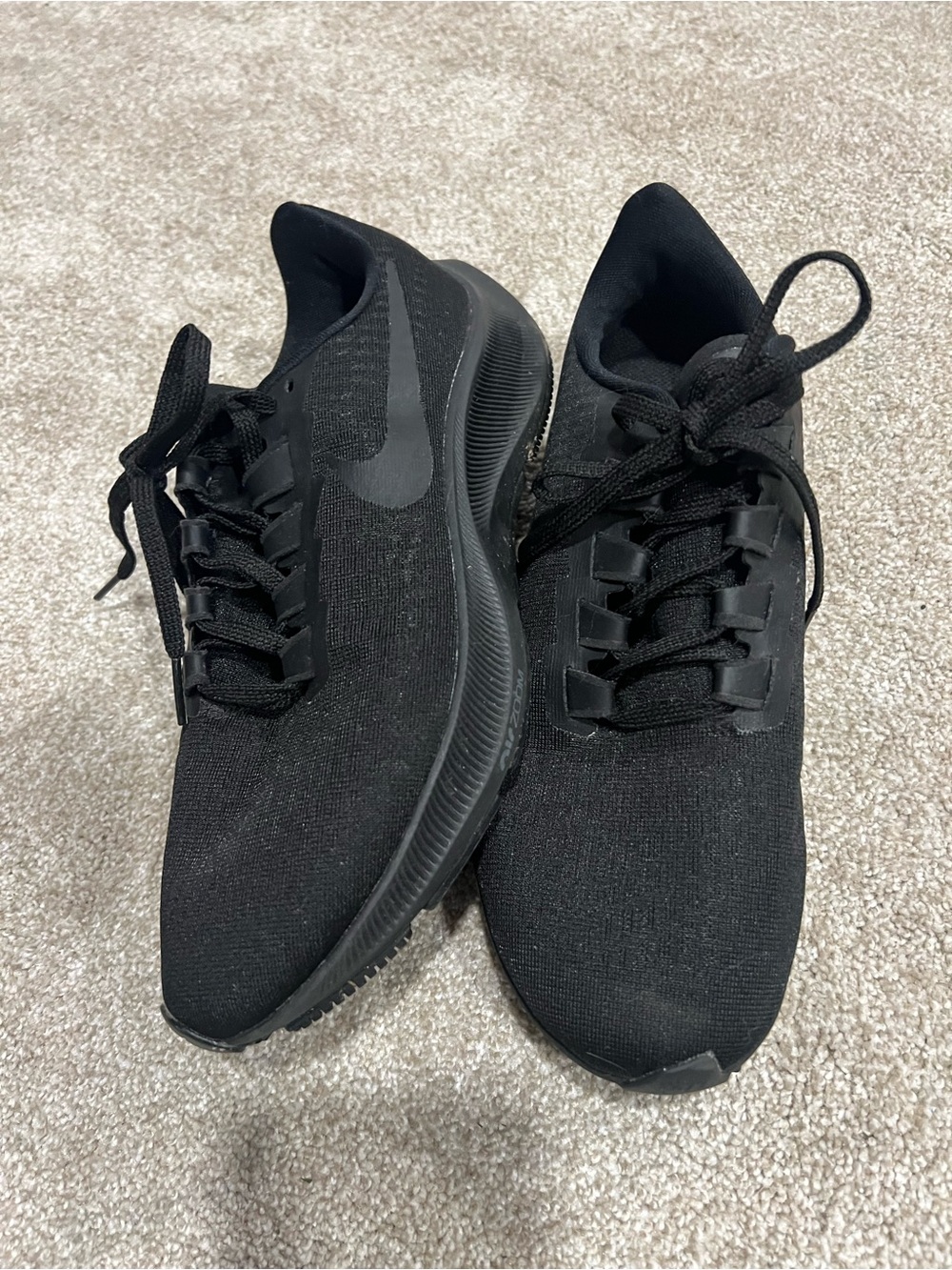 Nike Black Low-Top Zoom Pegasus 37 Sneakers
